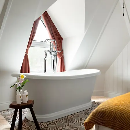 Rockside - Adults Only 4* Windermere